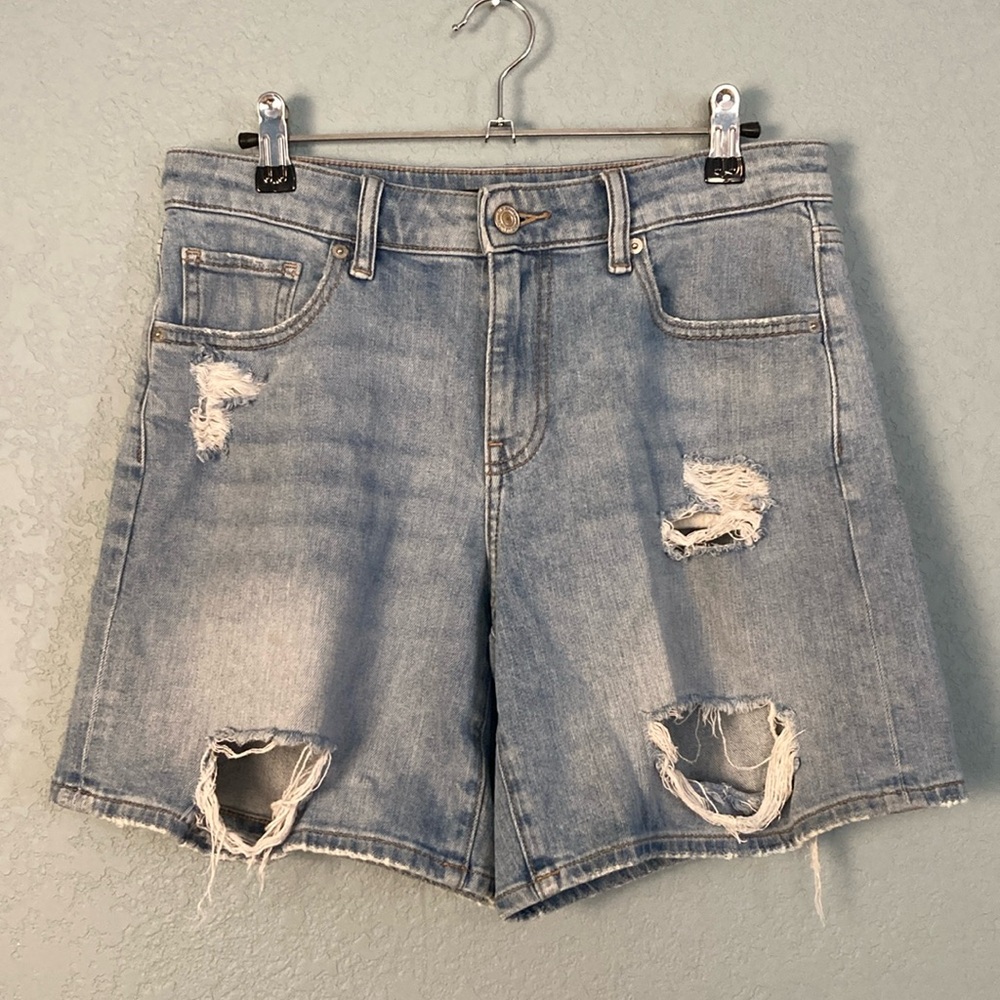 UNIQLO JEANS Distressed Women’s Jorts ~ Size 160/64 A (Medium) ~ Blue